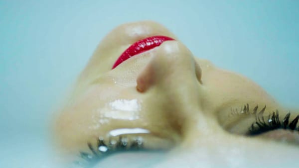 Rankin vient-il de réaliser la pub la plus érotique de l’histoire ?