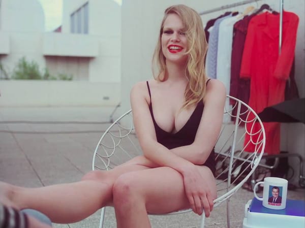 « Ouch! That’s [NOT] big » [Anna Ewers]