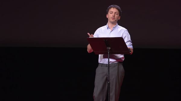 Chris Esquerre casse les codes des conférences TEDx Paris