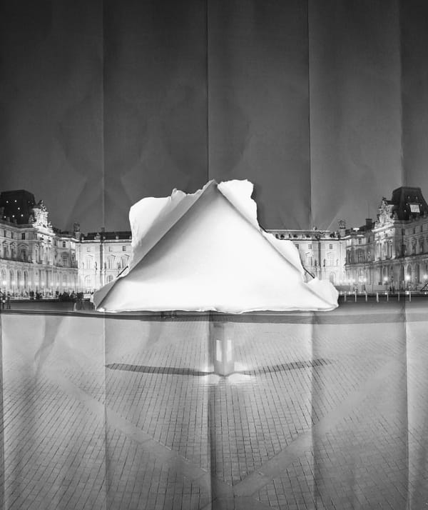 Le Street artist JR va faire disparaitre la pyramide du Louvre cet été