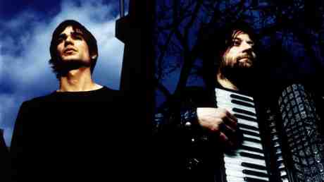 King Creosote & Jon Hopkins – Bats in the Attic