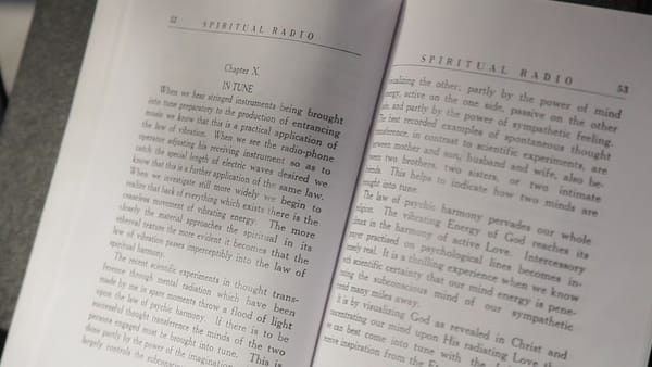 Gutenberg 2.0 existe : lumière sur 9 artistes qui réinventent le livre de demain