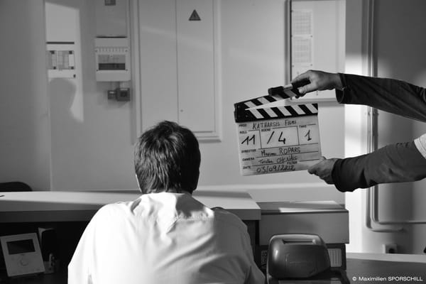 MAXIME ROPARS RÉALISATEUR À L’HUMOUR VINTAGE