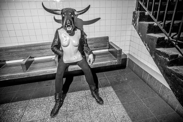 L’anxiété du métro sous l’œil de Clay Patrick McBride