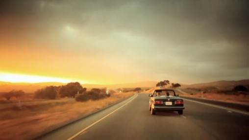 L’artiste Krozm signe  «Holidays» pour le groupe Miami Horror