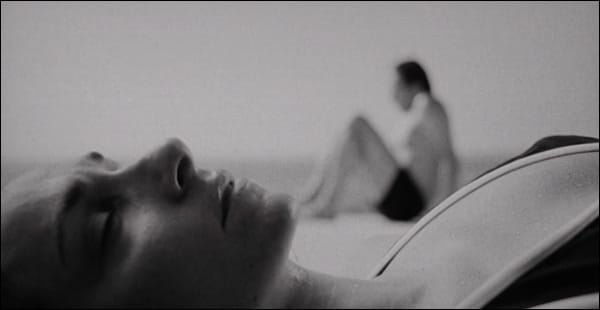 SENSUEL ET SANS SUITE