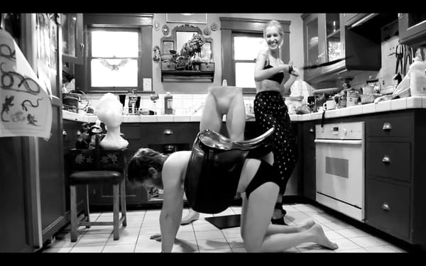 Norah Jones – Everybody Needs A Best Friend