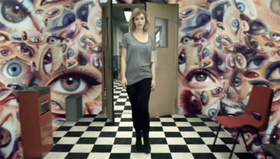 Le collectif AB/CD/CD réalise “Difficult” pour Uffie