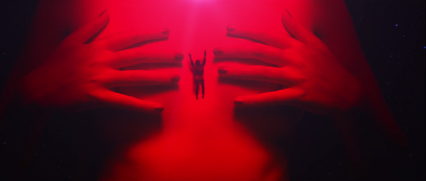 POOM revient avec un clip érotique et cosmique réalisé par Axel Courtière