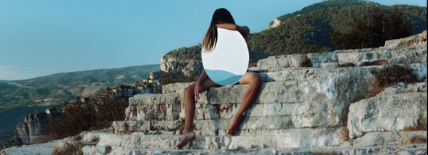 Clip sublime derrière une suite de miroirs [SIYYU ‘Stop Us’]