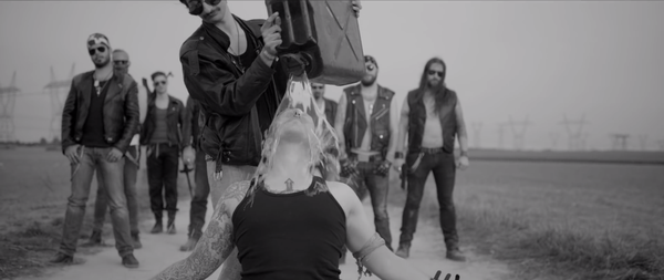 Julien Doré a totalement plagié son dernier clip et c’est pas bien