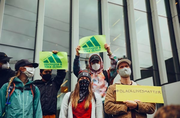 Adidas est une entreprise raciste et discriminante en interne