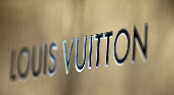 Bernard Arnault dans la douleur. Il vient déjà de perdre 25,1 milliards de dollars et ce n’est que le début