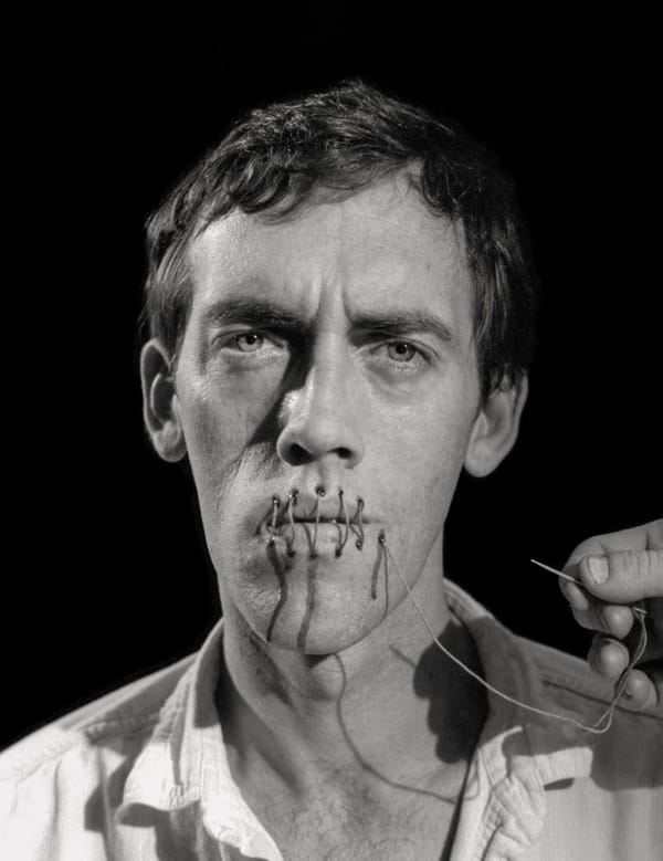 De David Wojnarowicz à Piotr Pavlenski ou le symbolisme durable de la bouche cousue