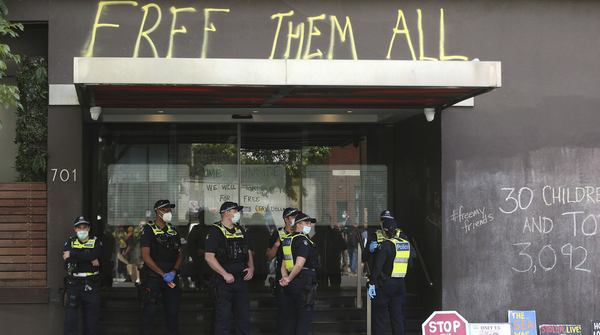 L’interrogatoire surréaliste de Djokovic par la police des frontières australiennes