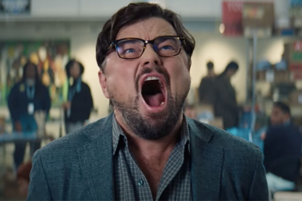 Ne lève pas les yeux ! Il n’y a personne là-bas !