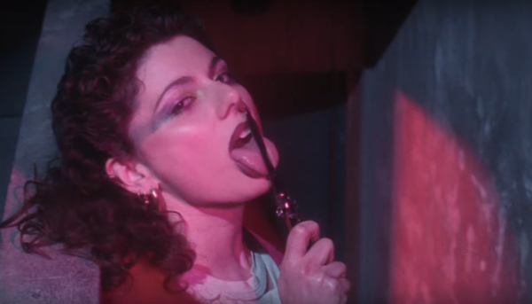 Yann Gonzalez réalise un film-clip mélange d’univers porno, d’Helmut Newton et de Guy Bourdin