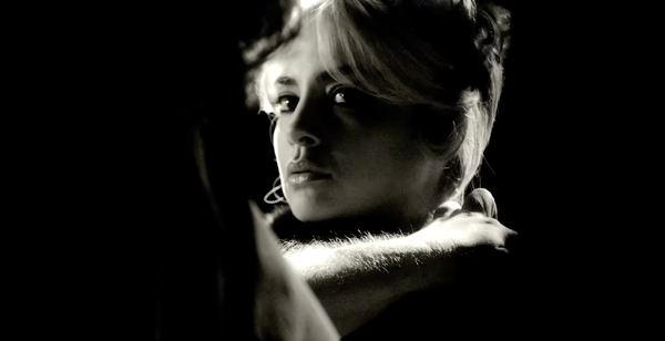 Mais qui est donc la mystérieuse Ana Moreau ?