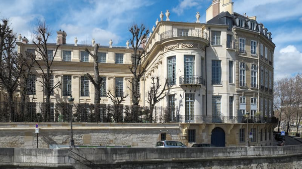 Xavier Niel s’offre sa fondation culturelle dans l’ancien Hôtel particulier (4000m2 pour 200 millions) du  prince Abdullah bin Khalifa al-Thani
