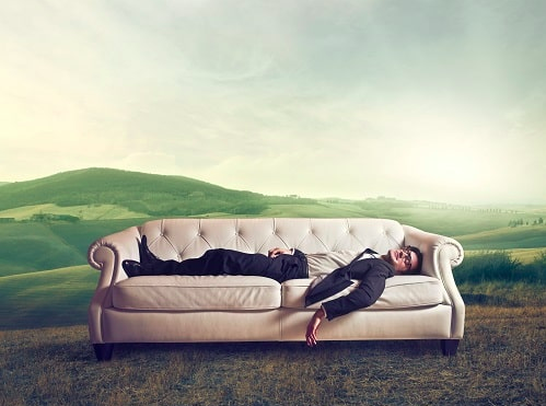 « Nous avons tellement peur d’être pauvres, nous avons peur d’être anxieux, d’être malheureux, que beaucoup d’entre nous feraient n’importe quoi pour éviter les problèmes et protéger notre petit confort. »