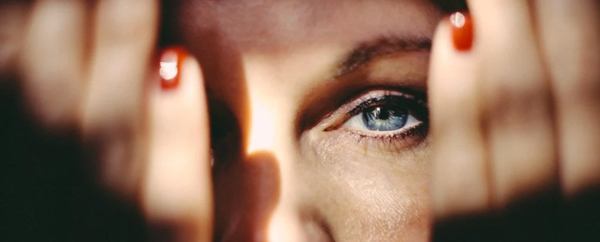 Regarder un visage humain déclenche une activité dans notre cerveau, contrairement à tout autre objet