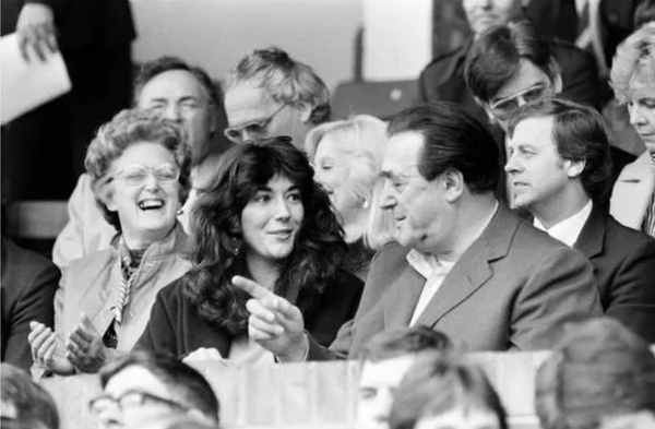 Rencontre avec Ghislaine : héritière d’un empire d’espionnage