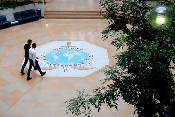 Interpol démantèle un réseau mondial secret (90 000 comptes) utilisé pour des abus sexuels (100 suspects identifiés en UE)