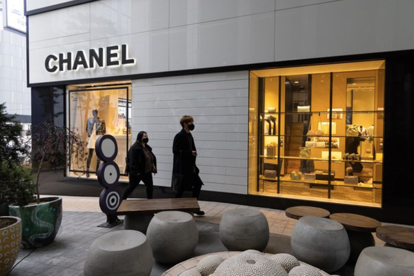 Sous couvert d’inflation, le sac Chanel moyen passe de 5200$ à 8200$