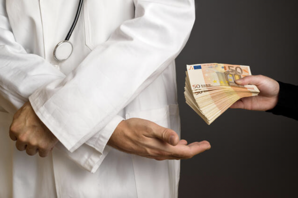 Des médecins allemands touchent 10 euros dès qu’ils dénoncent un patient non-vacciné