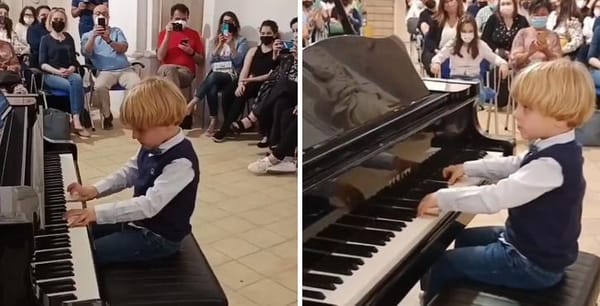 Alberto Cartuccia Cingolani, 5 ans, est le plus grand pianiste de la génération spectrale