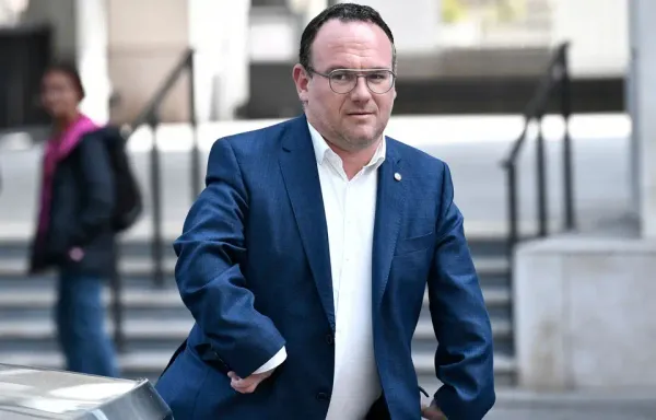 L’une des deux femmes accusant le ministre Damien Abad  de viol est « soulagée que ça sorte »