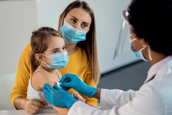 Le gouvernement prépare (discrètement) la vaccination obligatoire des enfants cet automne