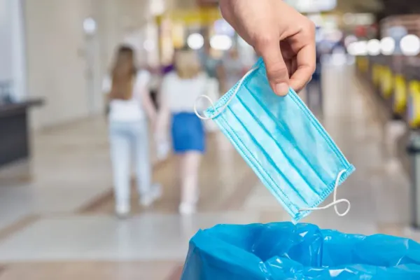 Fin du masque obligatoire après 666 jours en France comme au Canada