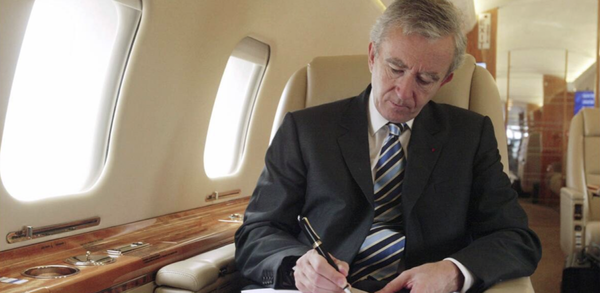 L’avion de Bernard Arnault surveillé 24h/24 par un compte Instagram intitulé « L’avion de Bernard »