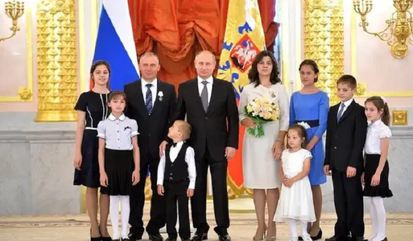 Poutine décrète jour férié le 8 juillet, fête de la famille, de l’amour et de la fidélité