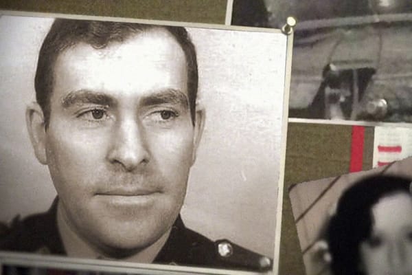 Le gendarme Christian Jambert avait remis en 1984 un rapport soupçonnant un chauffeur de car, Émile Louis, d’avoir tué les disparues.