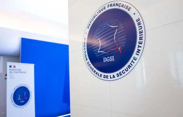 Un agent de la DGSI mis en examen pour avoir aidé un réseau de francs-maçons à l’origine d’une série de contrats criminels