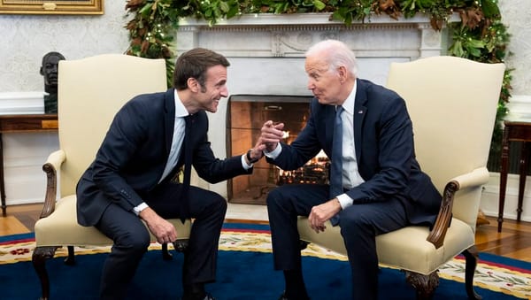 La CIA a censuré les réseaux sociaux pour soutenir la candidature d’Emmanuel Macron