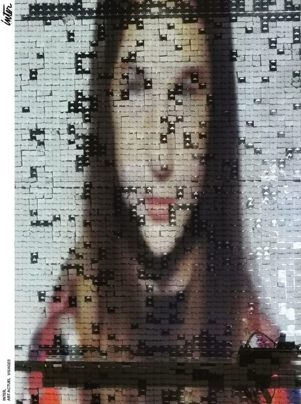 TO BE YOUR FACE OR NOT TO BE – CECI N’EST PAS UNE CRITIQUE [PAR MARIE JULIE]