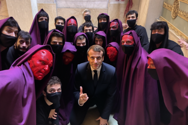 Macron invite Satan à l’Élysée [Vidéos]