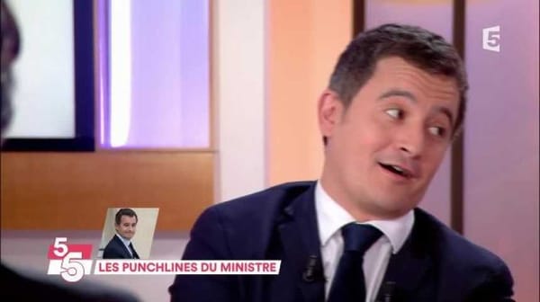 Gérald Darmanin donne son numéro de téléphone en direct sur «C à vous»