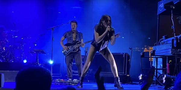 Izïa : « Je vois déjà le gros titre : Izïa appelle au meurtre de Macron »