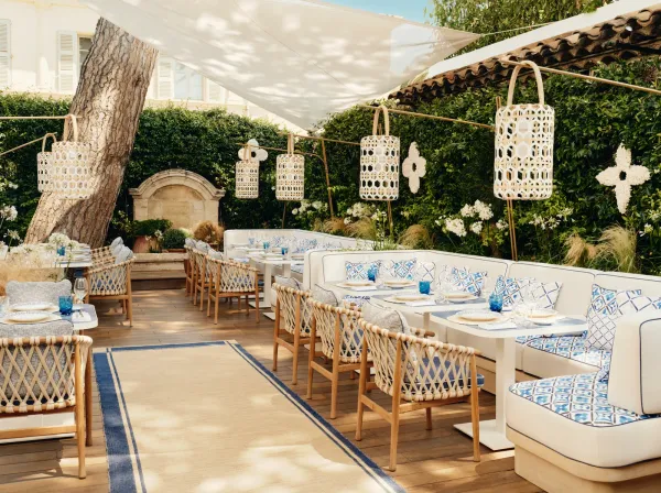 A Saint-Tropez, un « racket organisé » des restaurateurs qui n’acceptent plus les pauvres