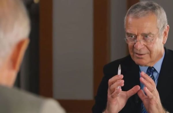 Professeur Fourtillan : « Macron c’est pas lui, c’est un sosie. Il est mort en Décembre 2018 »