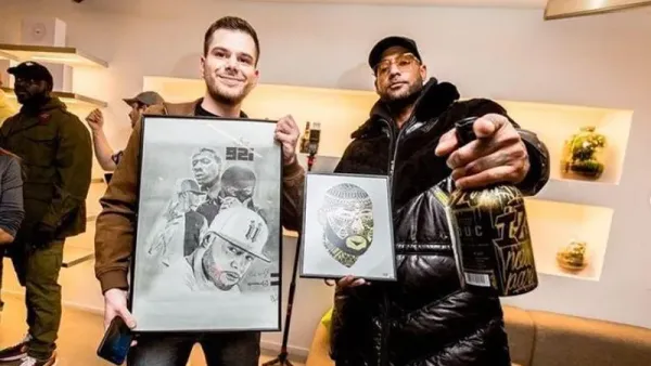 De Clara Morgane à Brigitte Macron en passant par Booba… Il dessine des stars et leur offre leurs portraits