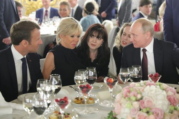 Brigitte Macron et Vladimir Poutine, bientôt réunis : un duo plein d’attentions l’un pour l’autre