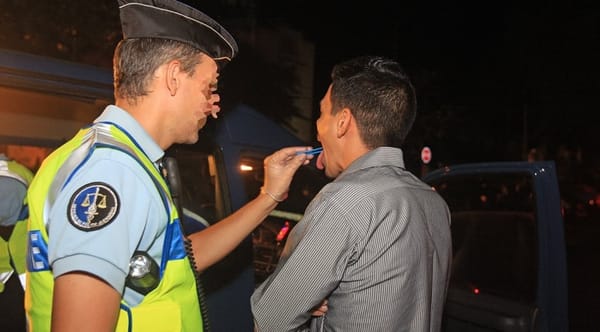 Gabriel Attal va autoriser les forces de l’ordre à pratiquer des tests salivaires dans la rue