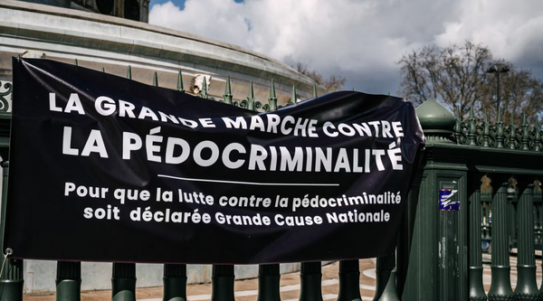 Pédocriminalité en ligne : Une lettre ouverte à Emmanuel Macron