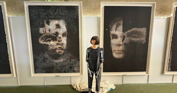 La première œuvre d’un robot vendue 1 million d’euros, sept fois plus que son estimation