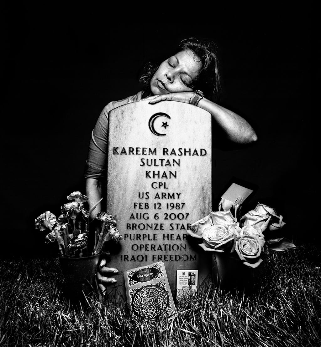 2_Platon_Elsheba_Khan_at_the_grave_of_her_son__Specialist_Kareem_Rashad_Sultan_Khan__Arlington_Cemetery__2008_All_Copyright_Platon